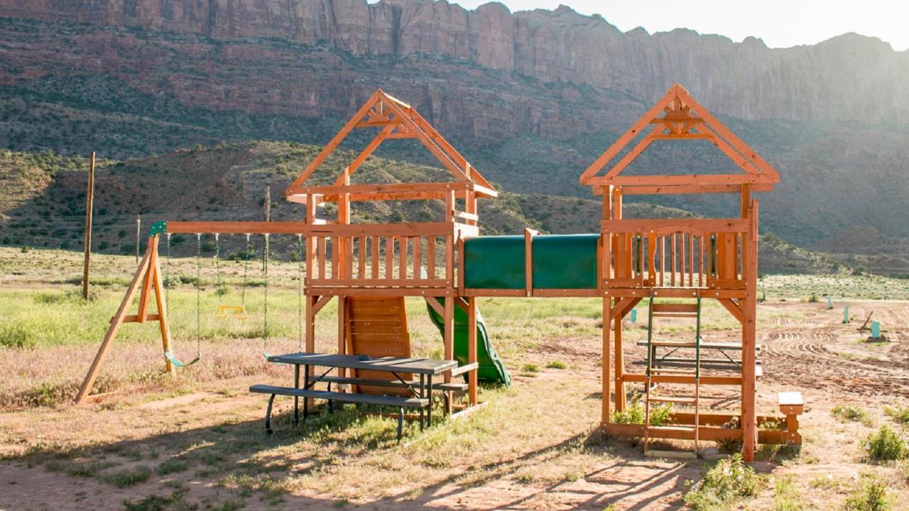 Funstays Glamping Tiny House W Large Loft Site 8 Moab Kültér fotó